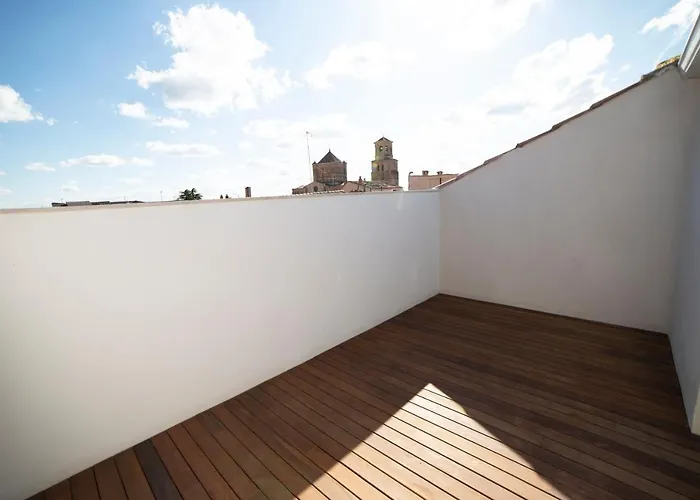 Atico En La Plaza De Con Garaje Apartman *