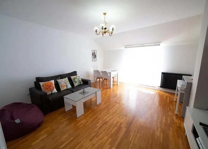 Atico En La Plaza De Con Garaje * Toro